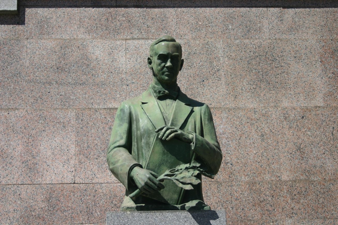 Bullfighters' memorial to Alexander Fleming, Madrid - 05.JPG